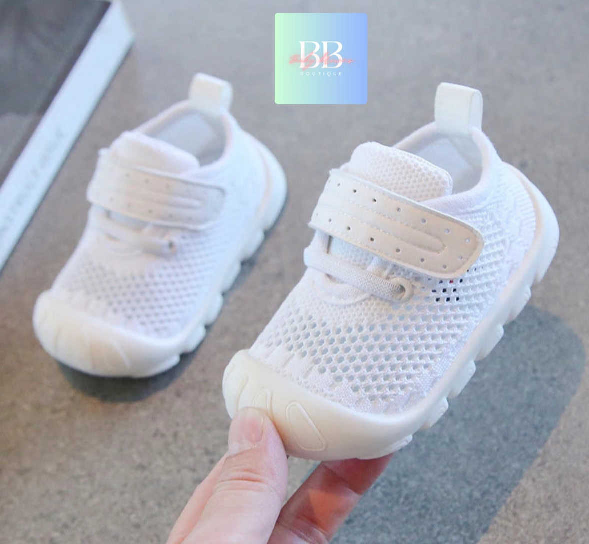 Baby/Toddler White Mesh Casual Shoes with velcro strap. 0-3Y