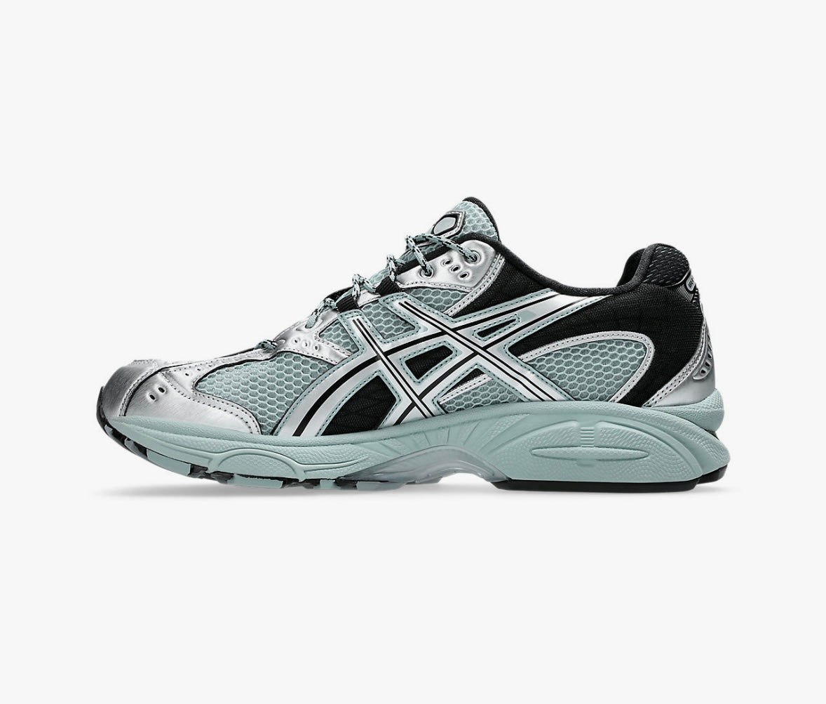 Kids ASICS Nimbus 10.1 Uk infant size 9-junior size 4