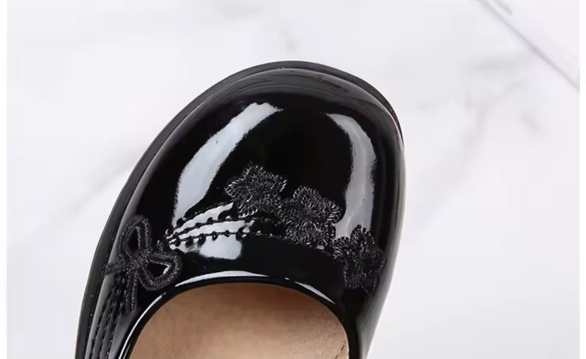 Kids Girls Black Velcro Strap School Shoes. 2 Variations Uk Junior Size 10-4