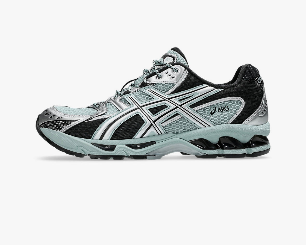 Kids ASICS Nimbus 10.1 Uk infant size 9-junior size 4