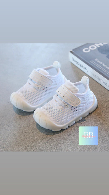 Baby/Toddler White Mesh Casual Shoes with velcro strap. 0-3Y