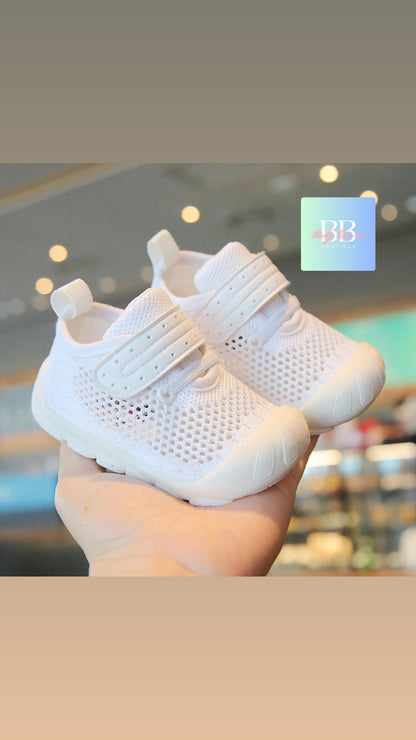 Baby/Toddler White Mesh Casual Shoes with velcro strap. 0-3Y