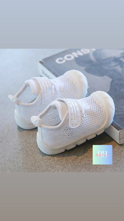 Baby/Toddler White Mesh Casual Shoes with velcro strap. 0-3Y