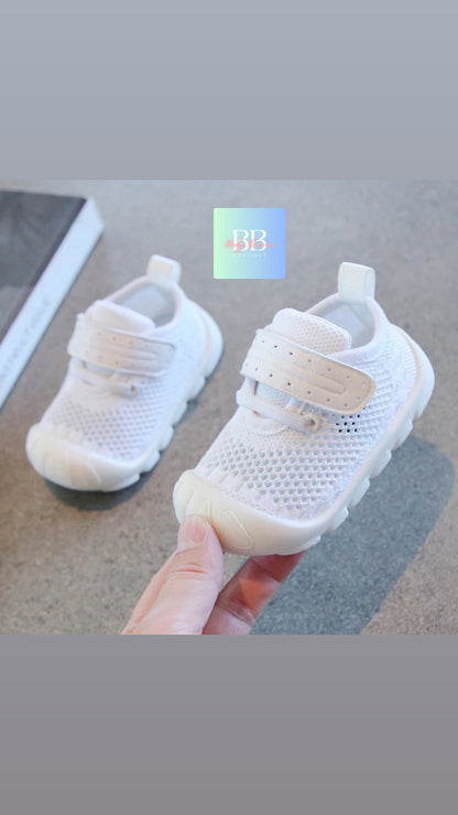 Baby/Toddler White Mesh Casual Shoes with velcro strap. 0-3Y