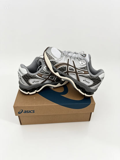 Kids Unisex ASICS Nimbus 10.1 Uk Size 13-4