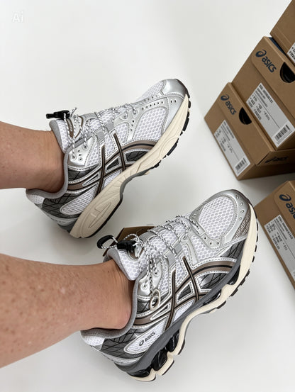 Kids Unisex ASICS Nimbus 10.1 Uk Size 13-4