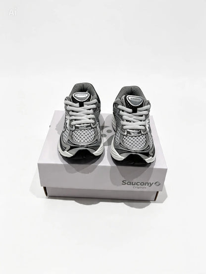Kids Unisex Saucony Omni 9 Sneakers. UK size 9-2