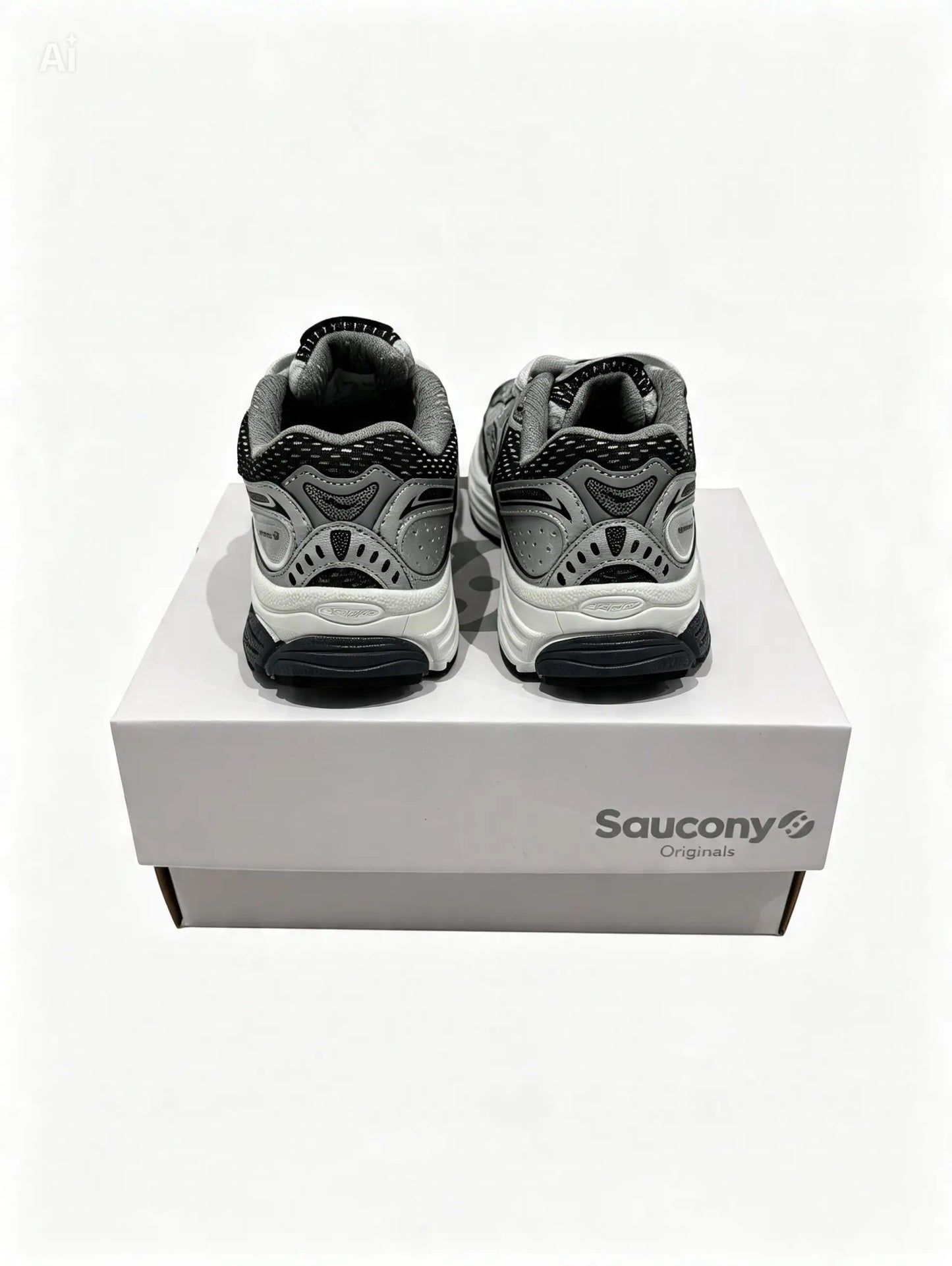 Kids Unisex Saucony Omni 9 Sneakers. UK size 9-2
