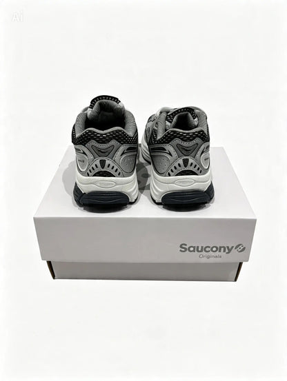 Kids Unisex Saucony Omni 9 Sneakers. UK size 9-2