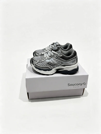 Kids Unisex Saucony Omni 9 Sneakers. UK size 9-2