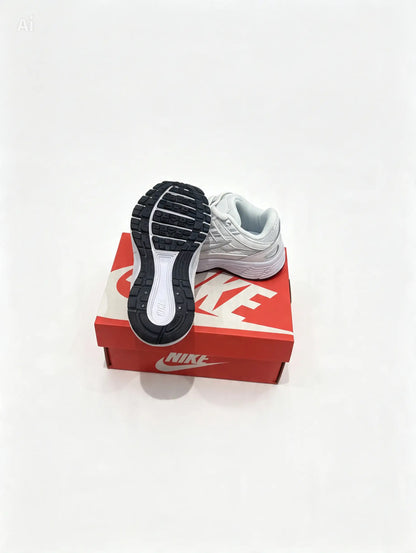 Kids Unisex Nike P-6000 Sneakers. UK size 8.5-1